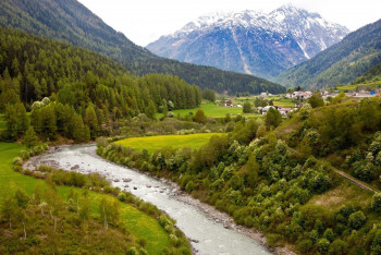 Фотография к новости: Отдыхающих эвакуировали в Алматинской области из-за опасного подъёма уровня воды в реке
