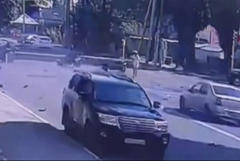 Фотография к новости: Свадебный кортеж сбил подростка на скутере в Талдыкоргане