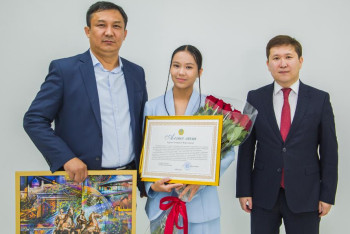 Фотография к новости: Победительницу "Голос Казахстана. Дети" поздравили в родном городе