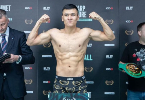 Фотография к новости: Боксёр из Казахстана побил  соперника с 33 нокаутами