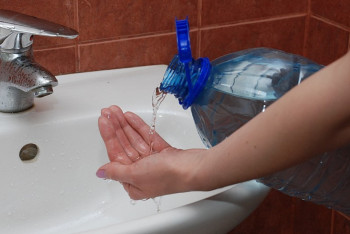 Фотография к новости: Пациенты детской инфекционной больницы в Актау второй день сидят без воды