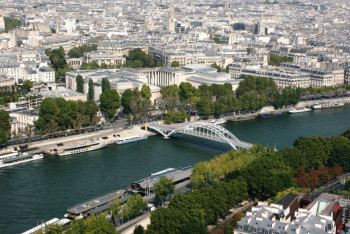 Фотография к новости: В Париже снимут столетний запрет и разрешат купаться в Сене