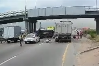 Фотография к новости: Инкассаторская машина опрокинулась на трассе под Алматы