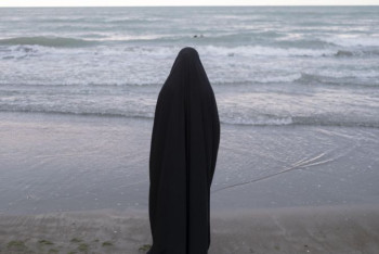 Фотография к новости: Охота на женщин без хиджаба: на улицы Ирана вернулась полиция нравов