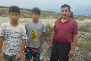 Фотография к новости: Большая вода: двое детей остались отрезанными от суши в Алматинской области