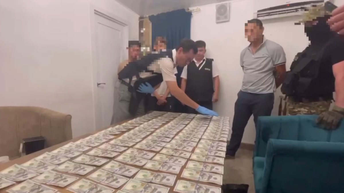 кадр из видео