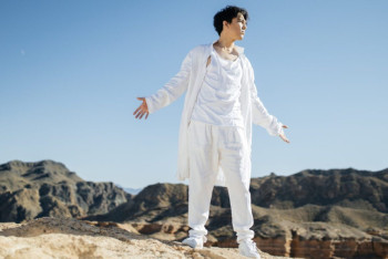 Фотография к новости: "История одного неба" Димаша прозвучала на радио в Чили