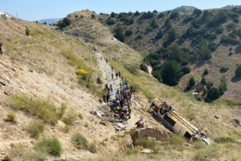 Фотография к новости: В Турции автобус с туристами из Казахстана врезался в грузовик. Погибли два человека