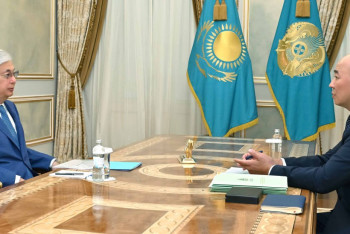 Фотография к новости: Выделено более 271 миллиарда тенге на поддержку фермеров: Токаев принял главу "НУХ "Байтерек"