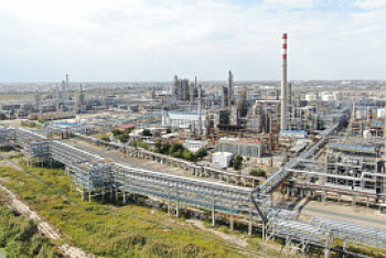 Фотография к новости: АНПЗ приступил к отгрузке экологически чистого бензина класса К5