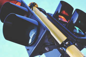 Фотография к новости: Родителей подростков, игравших со светофором, наказали в Туркестанской области