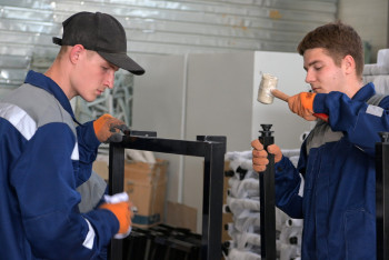Фотография к новости: Около 500 предприятий в Казахстане взяли шефство над 410 колледжами