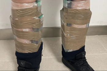 Фотография к новости: Таможенники задержали мужчину, который пытался пронести на себе 68 iPhone