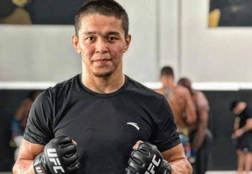 Фотография к новости: Асу Алмабаев получил приятный бонус в виде 50 тысяч долларов