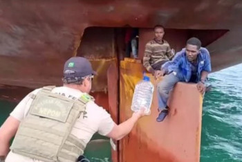 Фотография к новости: Четверо нигерийцев переплыли океан за две недели