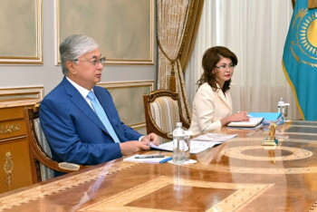 Фотография к новости: Токаев поручил обеспечить контроль над соблюдением прав многодетных матерей