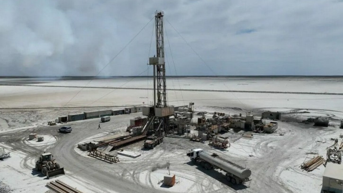 Крупная утечка метана в Казахстане: в "Бузачи Нефть" заявили, что опасности для экологии нет