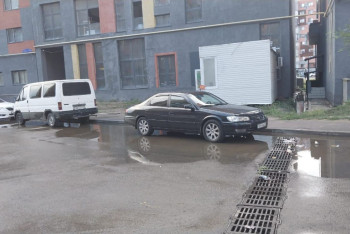 В Алматы после дождя подтопило несколько участков