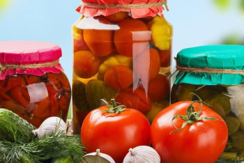 Консервация продуктов: о смертельной опасности предупредили санэпидемиологи