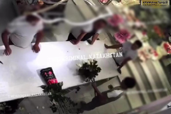 Фотография к новости: Схватился за ножницы и угрожал расправой: покупатель устроил дебош в магазине Шымкента