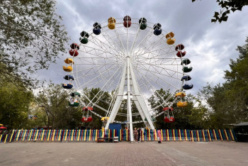 Фотография к новости: Колесо с сюрпризом: что происходит с аттракционами в центральном парке Караганды?