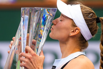 Фотография к новости: Елена Рыбакина победила лучшую теннисистку России