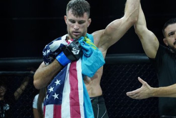 Фотография к новости: Казахстанец отправил соперника в нокаут и вышел в финал Гран-при американской лиги