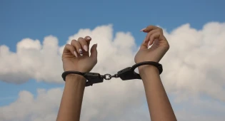 Мать четверых детей из Уральска осудили за убийство на 16 лет