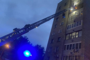 В Усть-Каменогорске из-за оставленного на зарядке телефона пришлось эвакуировать 20 человек