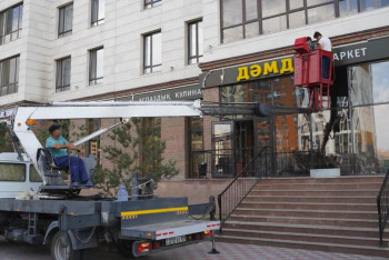 Фотография к новости: Около 2700 баннеров и рекламы демонтировали в Астане