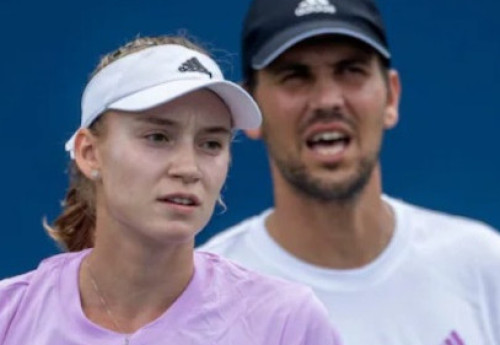 Фотография к новости: Обматерившая Рыбакину чемпионка "Ролан Гаррос" наорала на тренера Елены