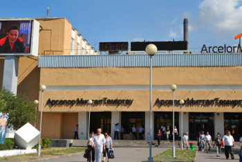 Фотография к новости: О ходе поисков ещё двух горняков на шахте "Казахстанская" рассказали в МЧС