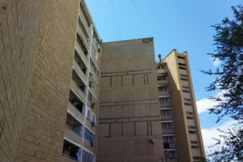 Житель Актау попытался с помощью простыни спуститься из окна