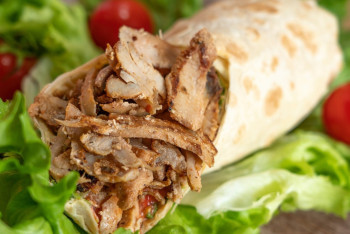 Фотография к новости: Массовое отравление шаурмой произошло в России