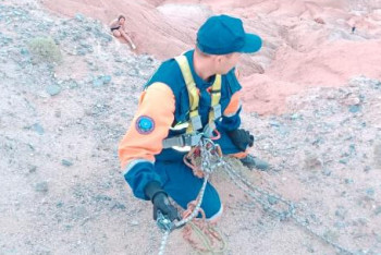 Фотография к новости: Россиянку ночью сняли со скалы в Чарынском каньоне