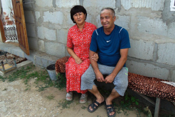 Фотография к новости: Как люди живут возле знаменитого розового озера в Павлодарской области