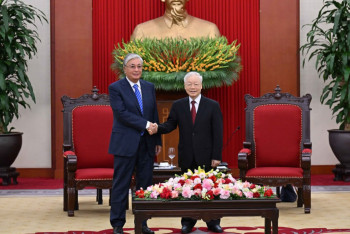 Фотография к новости: Токаев провёл переговоры с генсекретарём ЦК Компартии Вьетнама