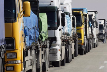 Фотография к новости: Около 430 фур стоят на границе Казахстана с Кыргызстаном