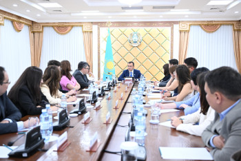 Фотография к новости: Спикер сената встретился с экспертами проекта "Школы аналитики"