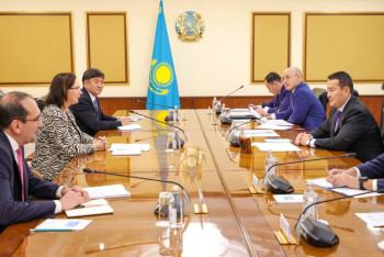 Фотография к новости: Премьер провёл переговоры с региональным директором Всемирного банка