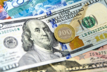 Фотография к новости: Тенге снова "просел" по отношению к доллару