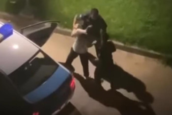 Фотография к новости: Ударили в печень и электрошокером: в полиции прокомментировали скандальное видео