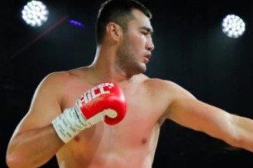 Фотография к новости: Непобеждённый казахстанский супертяж нокаутом проиграл боксёру из Узбекистана