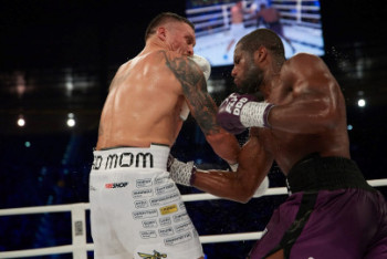 Фотография к новости: Александр Усик победил Дюбуа техническим нокаутом