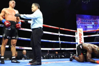 Фотография к новости: Рефери обвинили в предвзятости после дисквалификации казахстанского супертяжа