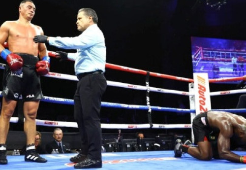 Фотография к новости: Рефери обвинили в предвзятости после дисквалификации казахстанского супертяжа