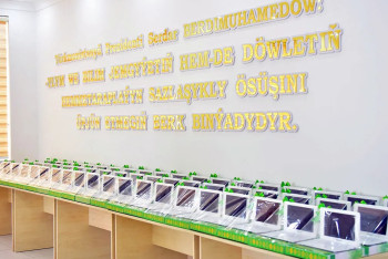 Фотография к новости: Первоклассникам Туркменистана подарят ноутбуки от имени президента страны