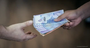 Пропавший кошелек с миллионом тенге вернули жительнице Шымкента