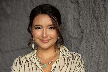 Фотография к новости: Певица Аиша советует поклонникам отучиться в университете для родителей