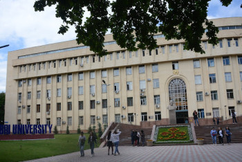 Фотография к новости: Сотни студентов устроили давку в Алматы